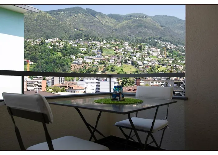 Schoene Mit Panoramablick Apartman Locarno