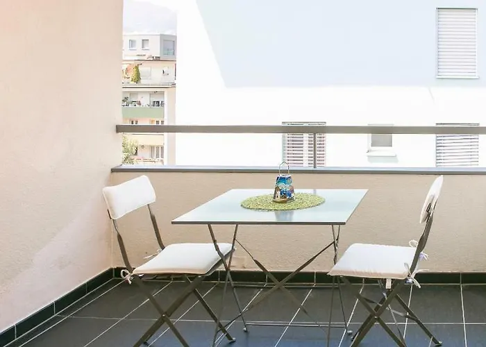 Schoene Mit Panoramablick Apartman Locarno