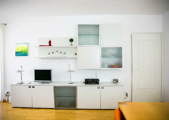 Schoene Mit Panoramablick Apartman Locarno